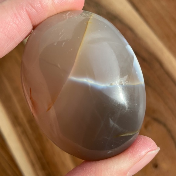 Orca Agate Palm Stone - Picture 5 of 17